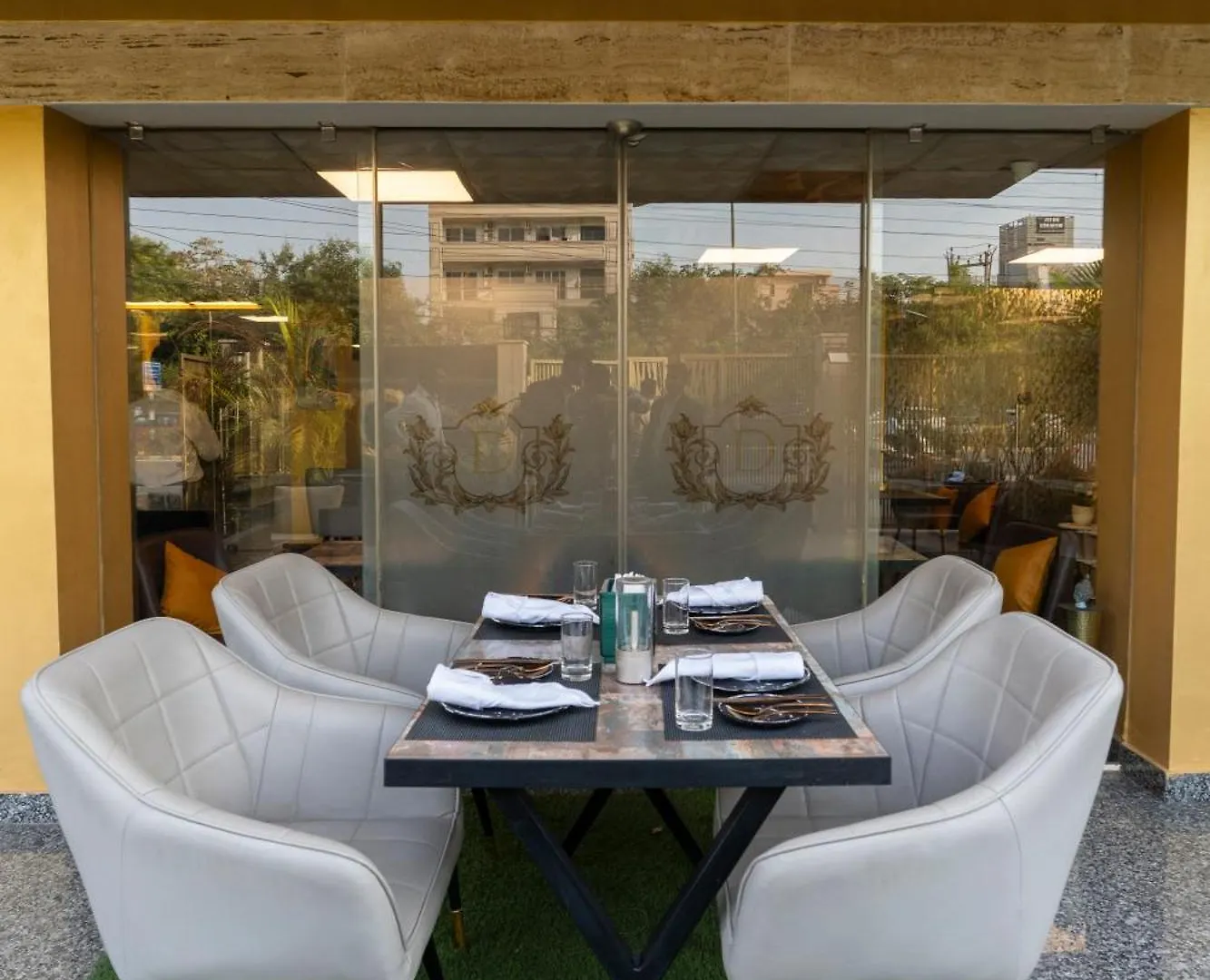 Lime Tree Hotel - Near Medanta Hospital Γκουργκάον
