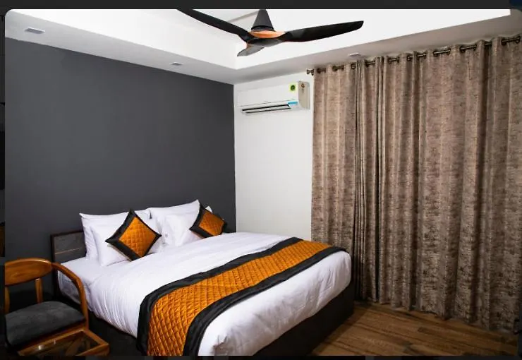Lime Tree Hotel - Near Medanta Hospital Γκουργκάον