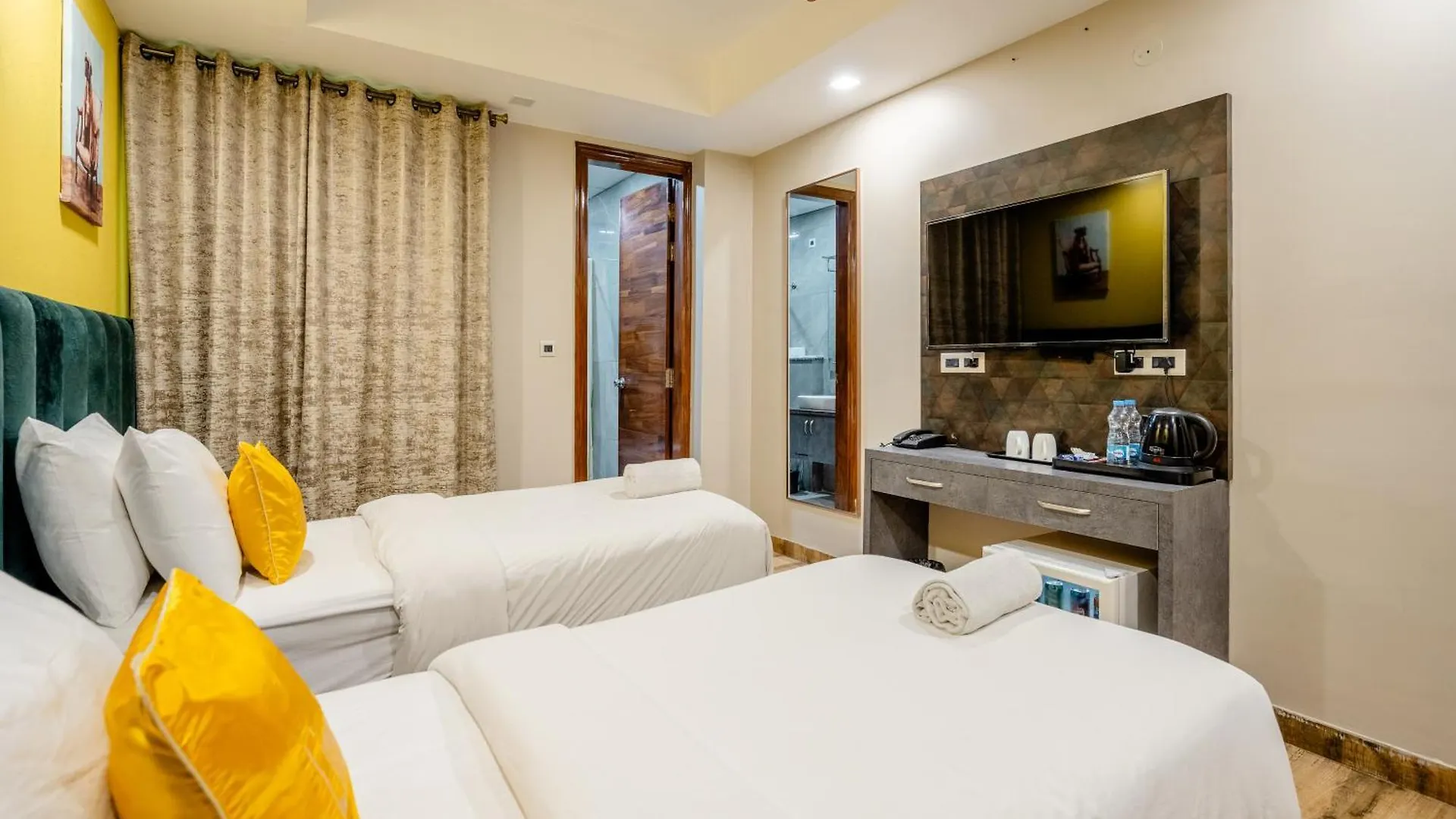 Lime Tree Hotel - Near Medanta Hospital Γκουργκάον 4*,  Ινδία