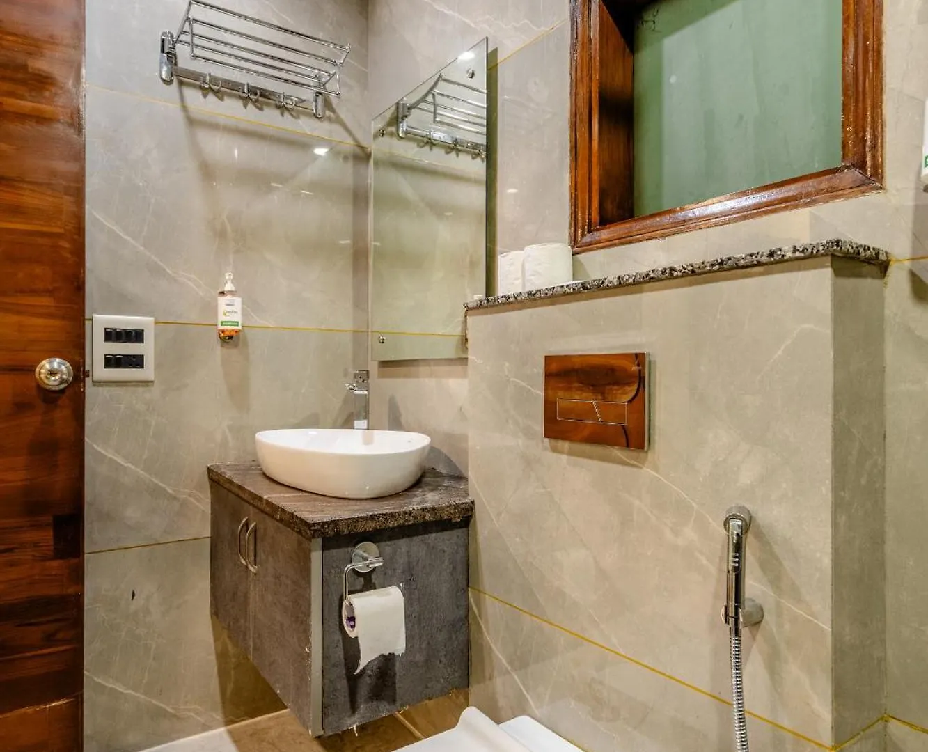 Lime Tree Hotel - Near Medanta Hospital Γκουργκάον