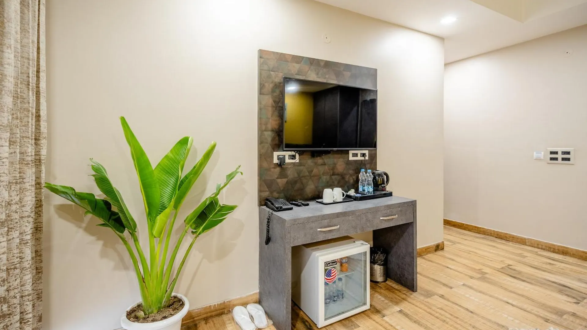 Lime Tree Hotel - Near Medanta Hospital Γκουργκάον