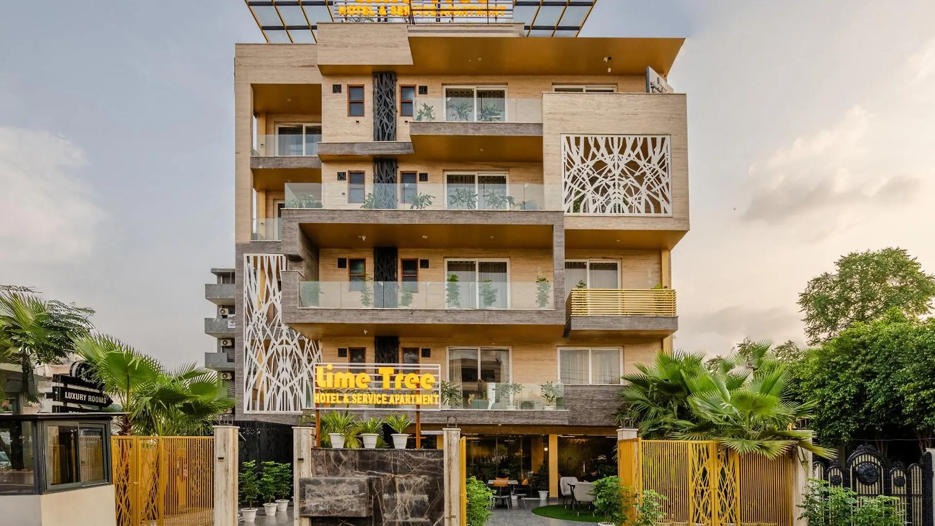 Lime Tree Hotel - Near Medanta Hospital Γκουργκάον