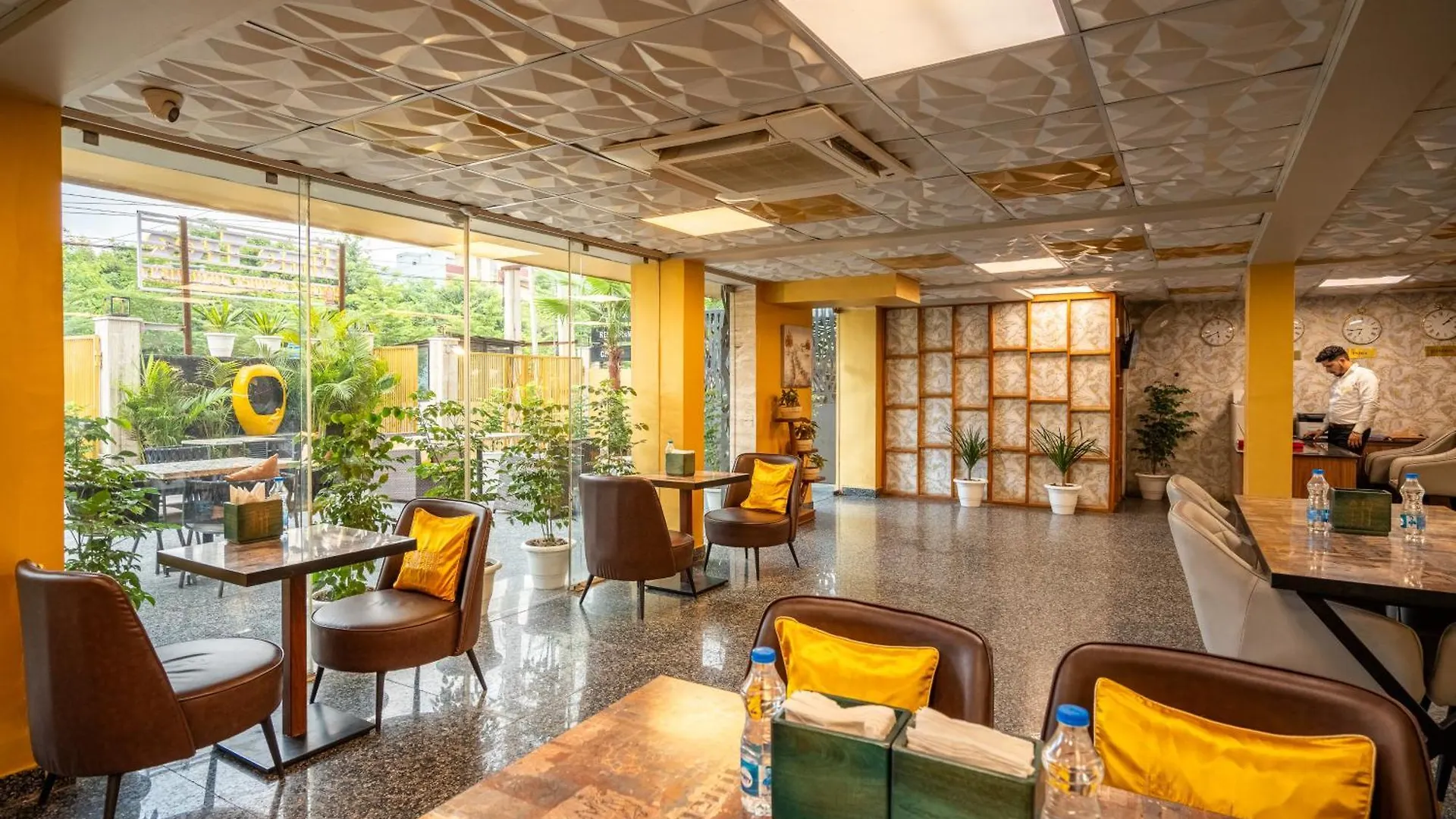 Lime Tree Hotel - Near Medanta Hospital Γκουργκάον