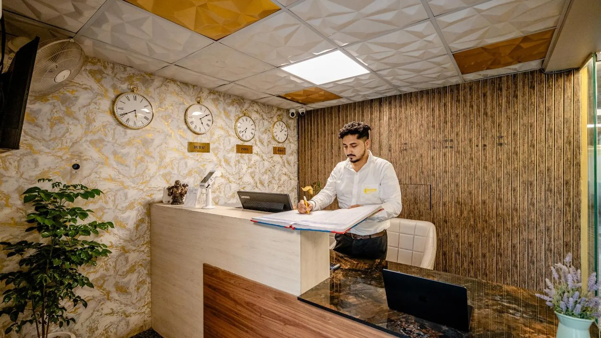 Lime Tree Hotel - Near Medanta Hospital Γκουργκάον 4*,