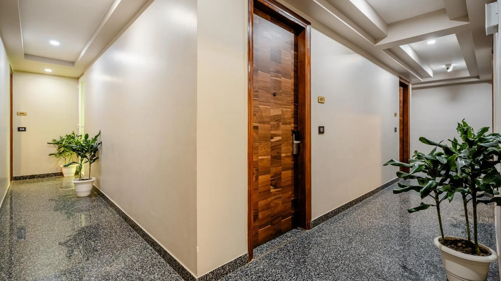 Lime Tree Hotel - Near Medanta Hospital Γκουργκάον
