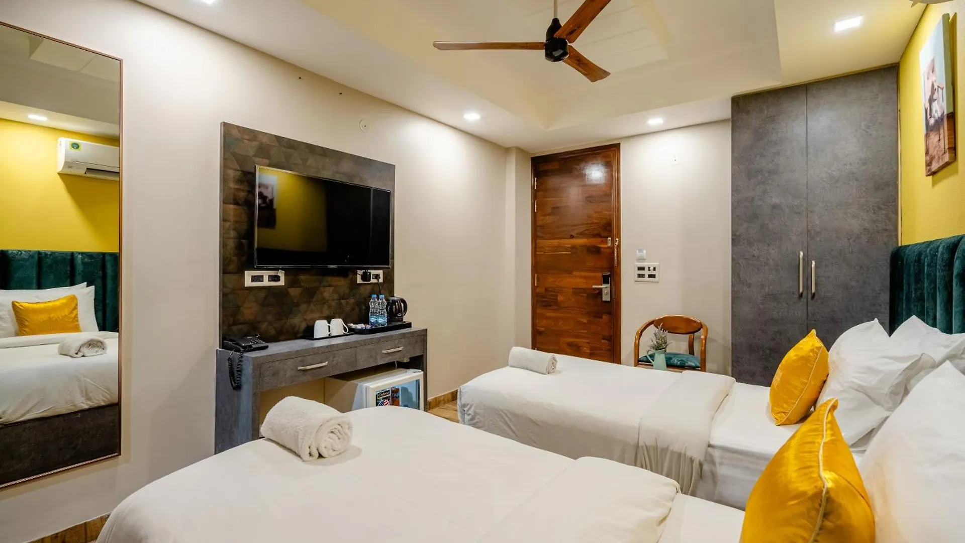 Lime Tree Hotel - Near Medanta Hospital Γκουργκάον