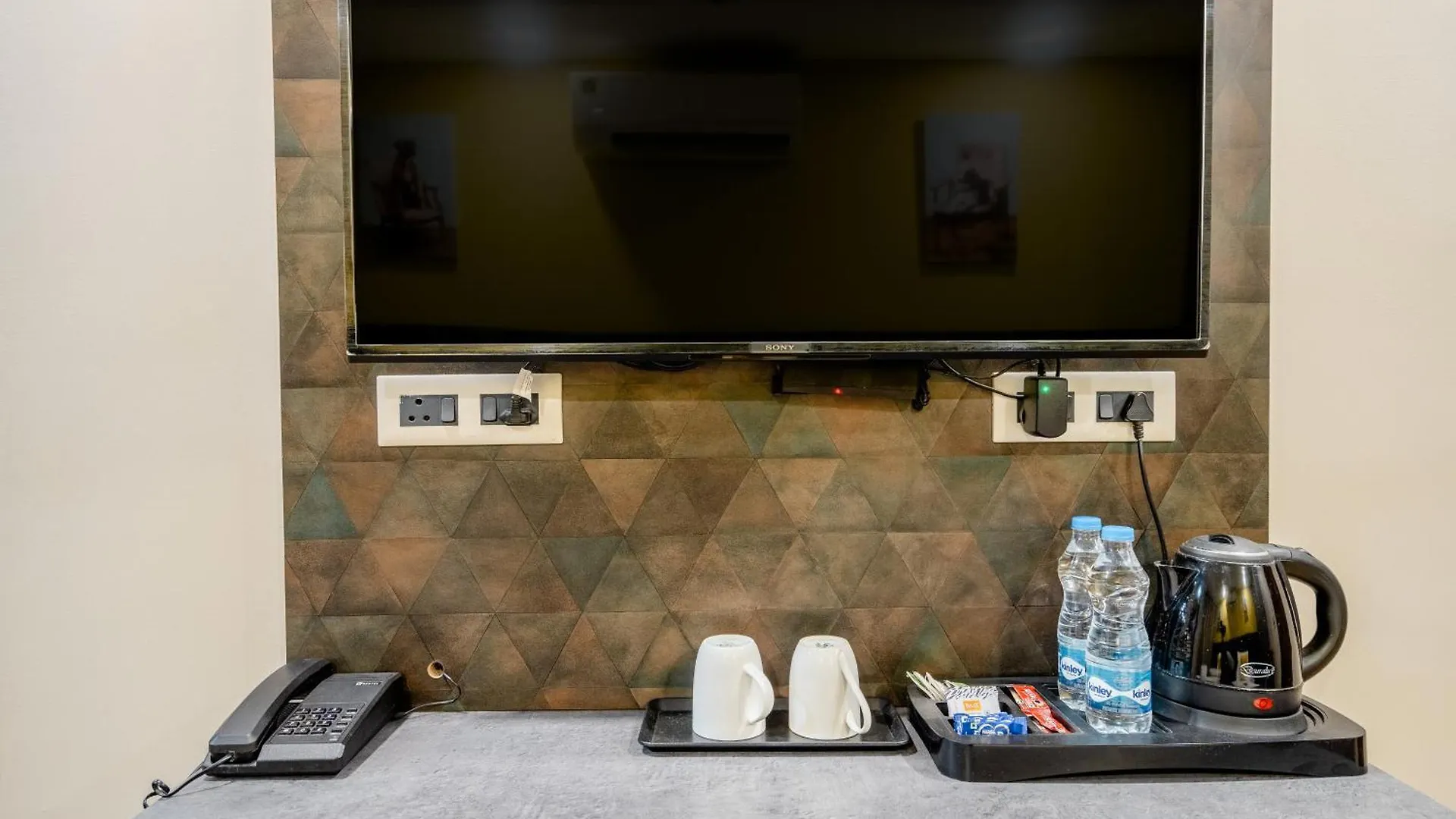 Lime Tree Hotel - Near Medanta Hospital Γκουργκάον 4*,  Ινδία